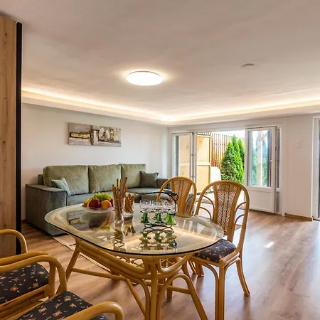 House Hortenzia View - Happy Apartment Revfulop